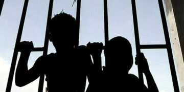 بچوں کے قتل کے الزام میں ماں اور ساتھی گرفتار 15 بچوں کے قتل کے الزام میں ماں اور ساتھی گرفتار