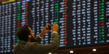 پاکستان اسٹاک مارکیٹ میں تیزی کا تسلسل، انڈیکس میں دو ہزار سے زائد پوائنٹس کا نمایاں اضافہ