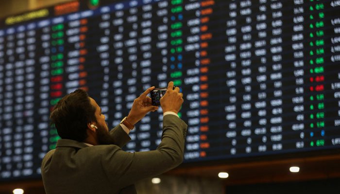 پاکستان اسٹاک مارکیٹ میں تیزی کا تسلسل، انڈیکس میں دو ہزار سے زائد پوائنٹس کا نمایاں اضافہ
