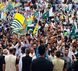 یومِ حقِ خود ارادیت پر کشمیری عوام کا بھارتی مظالم کے خلاف احتجاج 2 یومِ حقِ خود ارادیت پر کشمیری عوام کا بھارتی مظالم کے خلاف احتجاج