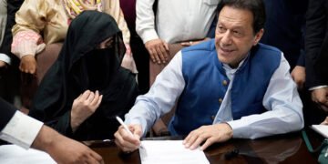 عمران خان اور بشریٰ بی بی کی سینٹرل جیل راولپنڈی میں ملاقات