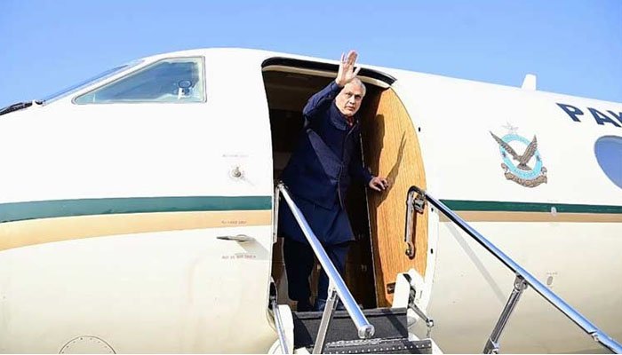 نائب وزیراعظم اسحاق ڈار سعودی عرب کے دورے پر مدینہ منورہ پہنچ گئے