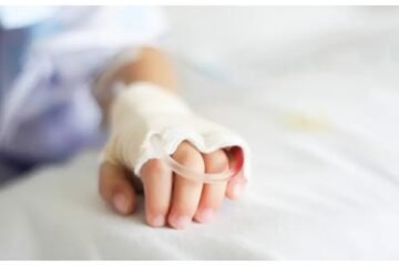 5سالہ بچے کے سینے سے نایاب طبی کیس میں ’بغیر سر والا بچہ‘ نکال لیا گیا 2 5سالہ بچے کے سینے سے نایاب طبی کیس میں ’بغیر سر والا بچہ‘ نکال لیا گیا