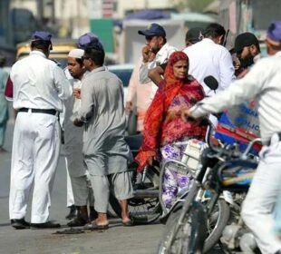 کراچی میں موبائل ایپ کے ذریعے ای چالان کا آغاز 3 کراچی میں موبائل ایپ کے ذریعے ای چالان کا آغاز