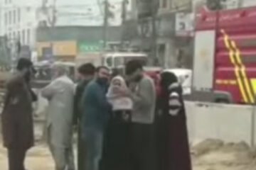 کراچی: گل پلازہ میں آگ، متعدد افراد لاپتا 2 کراچی: گل پلازہ میں آگ، متعدد افراد لاپتا