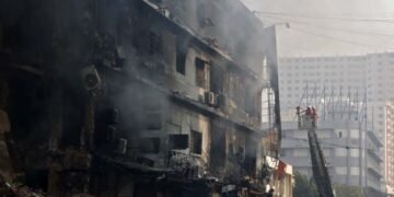 گل پلازہ آتشزدگی: ابتدائی تحقیقات میں تخریب کاری خارج، اموات میں اضافے کا خدشہ 22 گل پلازہ آتشزدگی: ابتدائی تحقیقات میں تخریب کاری خارج، اموات میں اضافے کا خدشہ