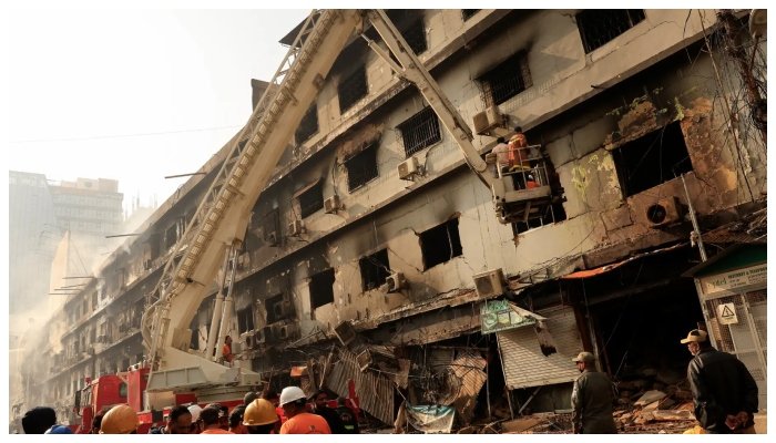 گل پلازہ: دو منزلیں کلیئر، جاں بحق افراد کی تعداد 26، لاپتا افراد کی تلاش جاری