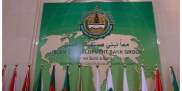 پاکستان اور اسلامی ترقیاتی بینک کے درمیان 603 ملین ڈالر کے تین معاہدے طے پا گئے