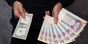 ایرانی ریال کی امریکی ڈالر کے مقابلے میں تاریخی کمی 16 ایرانی ریال کی امریکی ڈالر کے مقابلے میں تاریخی کمی