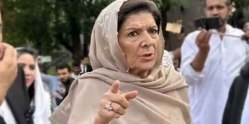 ’سابق وزیراعظم پر ذہنی دباؤ‘: علیمہ خان کا تشویشناک دعویٰ 5 ’سابق وزیراعظم پر ذہنی دباؤ‘: علیمہ خان کا تشویشناک دعویٰ