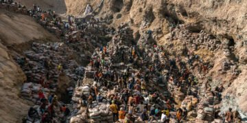 کانگو میں کالٹن کی کان منہدم، 200 سے زائد افراد جاں بحق 32 کانگو میں کالٹن کی کان منہدم، 200 سے زائد افراد جاں بحق
