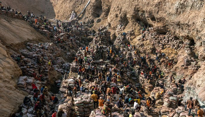 کانگو میں کالٹن کی کان منہدم، 200 سے زائد افراد جاں بحق 1 کانگو میں کالٹن کی کان منہدم، 200 سے زائد افراد جاں بحق