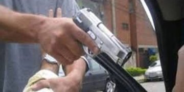 لاہور: 2 کروڑ کی چاندی فروخت کرنے والا شہری ڈکیتی میں زخمی 21 لاہور: 2 کروڑ کی چاندی فروخت کرنے والا شہری ڈکیتی میں زخمی