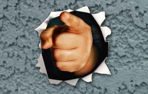 تنقید کا درمیانی راستہ ختم