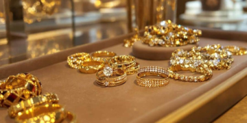 ملک میں سونے کی قیمتوں میں اضافہ، فی تولہ نئی بلند سطح پر 9 ملک میں سونے کی قیمتوں میں اضافہ، فی تولہ نئی بلند سطح پر