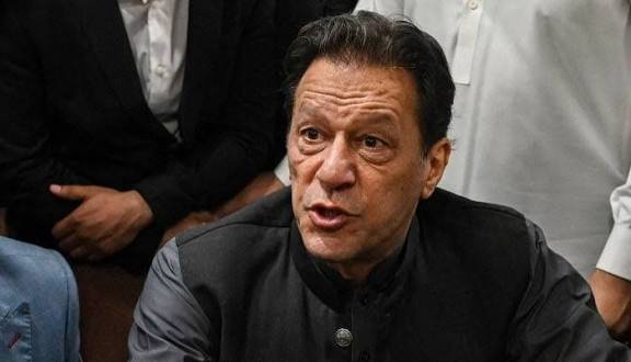 اڈیالہ جیل میں قید عمران خان کی آنکھ میں انفیکشن، بینائی خطرے میں؟ 1 اڈیالہ جیل میں قید عمران خان کی آنکھ میں انفیکشن، بینائی خطرے میں؟