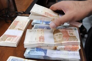 قرضوں کے بوجھ تلے دبا پاکستان، فی کس قرضہ خطرناک حد تک بڑھ گیا 3 قرضوں کے بوجھ تلے دبا پاکستان، فی کس قرضہ خطرناک حد تک بڑھ گیا