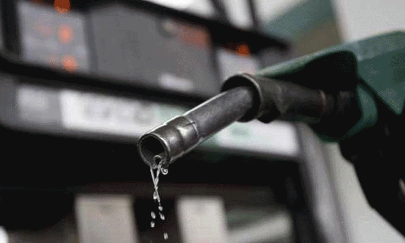 عالمی تیل کی قیمتوں میں کمی، پاکستانی صارفین کے لیے خوشخبری