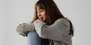 رونا: کمزوری نہیں بلکہ ذہنی اور جسمانی صحت کے لیے فائدہ مند 10 رونا: کمزوری نہیں بلکہ ذہنی اور جسمانی صحت کے لیے فائدہ مند