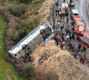 سیاحتی شہر انطالیہ میں افسوسناک واقعہ، بس حادثے میں 9 اموات