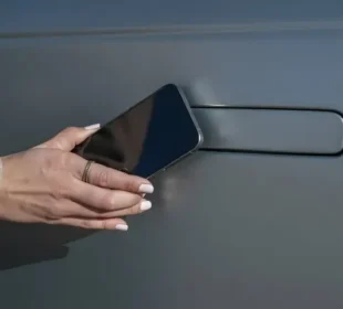 چین کا 2027 سے گاڑیوں میں ہِڈن ڈور ہینڈلز پر پابندی کا اعلان 2 چین کا 2027 سے گاڑیوں میں ہِڈن ڈور ہینڈلز پر پابندی کا اعلان