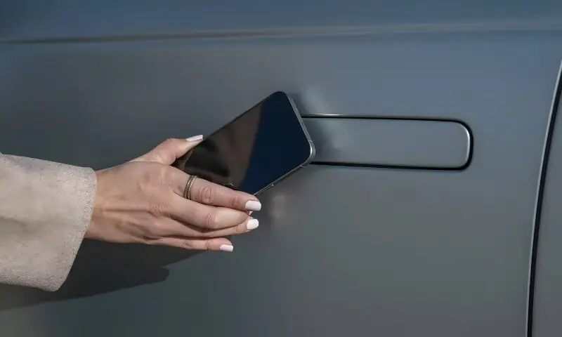 چین کا 2027 سے گاڑیوں میں ہِڈن ڈور ہینڈلز پر پابندی کا اعلان