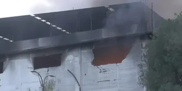 پلاسٹک فیکٹری سے شروع ہونے والی آگ نے دو فیکٹریوں کو لپیٹ میں لے لیا