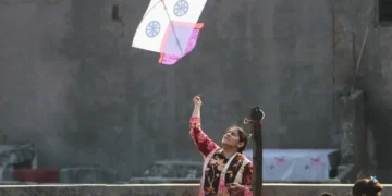 لاہور میں بسنت کا آخری دن، اندرون شہر رنگوں اور پتنگوں سے بھر گیا