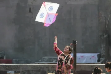 لاہور میں بسنت کا آخری دن، اندرون شہر رنگوں اور پتنگوں سے بھر گیا