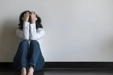 پینک اٹیک یا عام ذہنی دباؤ؟ جانیں دونوں میں فرق اور خطرناک علامات