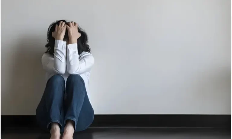 080940057پینک اٹیک یا عام ذہنی دباؤ؟ جانیں دونوں میں فرق اور خطرناک علامات35c2cf