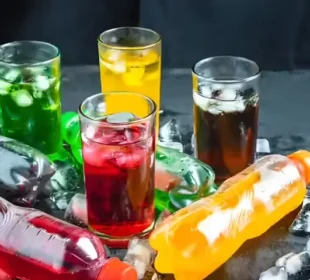 کھانے کے فوراً بعد ٹھنڈا سوڈا پینا: وقتی سکون یا صحت کے لیے نقصان؟ 6 کھانے کے فوراً بعد ٹھنڈا سوڈا پینا: وقتی سکون یا صحت کے لیے نقصان؟