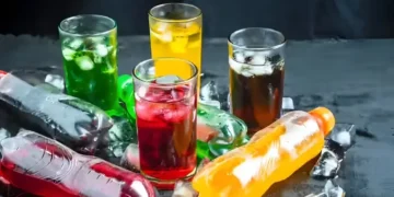 کھانے کے فوراً بعد ٹھنڈا سوڈا پینا: وقتی سکون یا صحت کے لیے نقصان؟