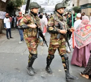 بنگلہ دیش میں عام انتخابات کے دوران پولنگ اسٹیشن کے قریب بم دھماکہ، تین افراد زخمی 4 بنگلہ دیش میں عام انتخابات کے دوران پولنگ اسٹیشن کے قریب بم دھماکہ، تین افراد زخمی