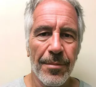 ایپسٹین کی موت پر دوبارہ سوالات، پوسٹ مارٹم مبصر کا نیا بیان 2 ایپسٹین کی موت پر دوبارہ سوالات، پوسٹ مارٹم مبصر کا نیا بیان