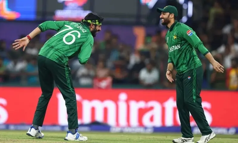 فخر زمان اور خواجہ نافع ممکنہ انٹری: پاکستان کی بیٹنگ لائن میں ہلچل! 1 فخر زمان اور خواجہ نافع ممکنہ انٹری: پاکستان کی بیٹنگ لائن میں ہلچل!