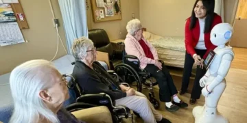 چین میں کم ہوتی آبادی کے مسئلے کا روبوٹکس اور خودکار ٹیکنالوجی سے حل