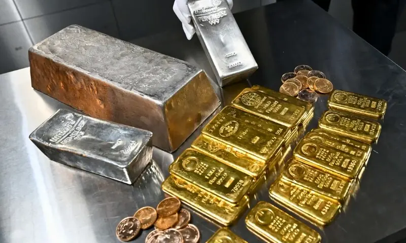عالمی مارکیٹ کے اثرات: ملک میں سونا اوپر، چاندی نیچے!