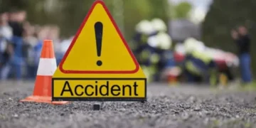 قومی شاہراہ پر کار اور ٹریلر میں تصادم، قیمتی جانوں کا ضیاع