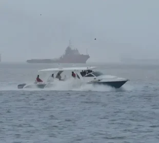 ایران سے منسلک تین آئل ٹینکرز ضبط، بھارت کی سمندری نگرانی سخت 6 ایران سے منسلک تین آئل ٹینکرز ضبط، بھارت کی سمندری نگرانی سخت