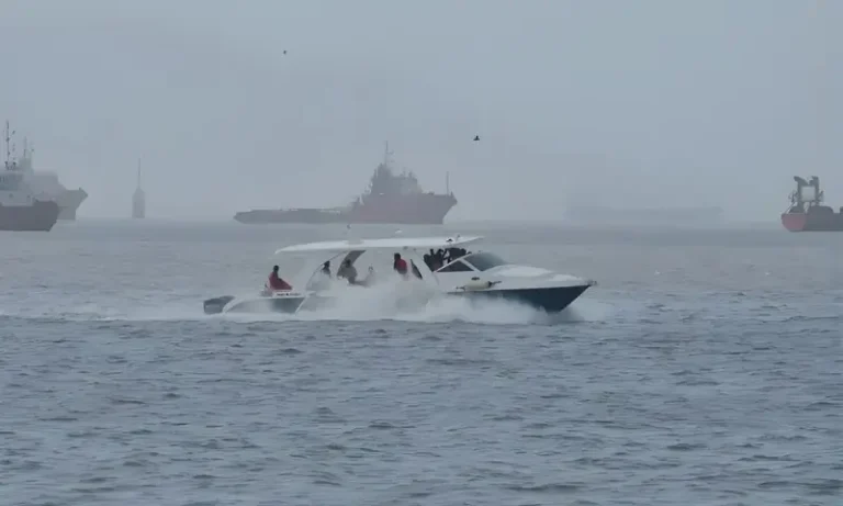 17104954ایران سے منسلک تین آئل ٹینکرز ضبط، بھارت کی سمندری نگرانی سخت5adf00f