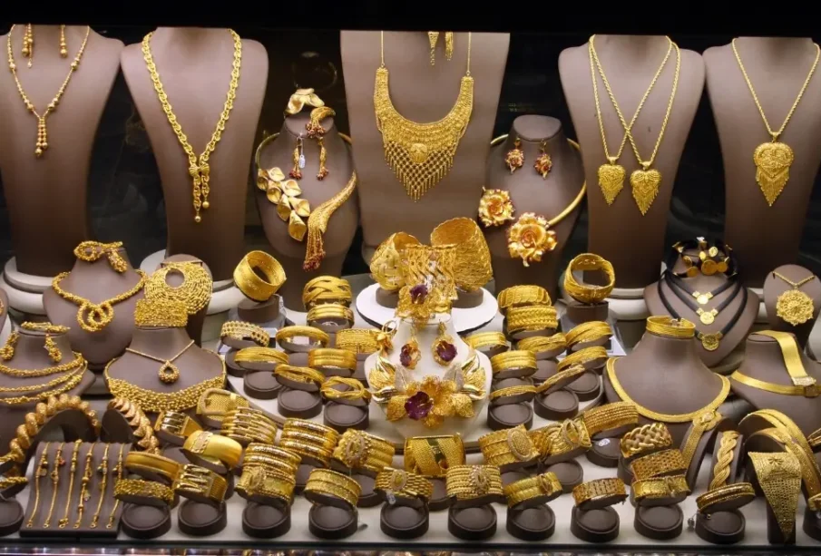 عالمی منڈی میں کمی کے بعد پاکستان میں سونا اور چاندی سستے 1 عالمی منڈی میں کمی کے بعد پاکستان میں سونا اور چاندی سستے