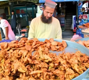 کیا آپ جانتے ہیں کہ افطار میں پکوڑوں کی روایت کب اور کیسے شروع ہوئی؟ 5 کیا آپ جانتے ہیں کہ افطار میں پکوڑوں کی روایت کب اور کیسے شروع ہوئی؟