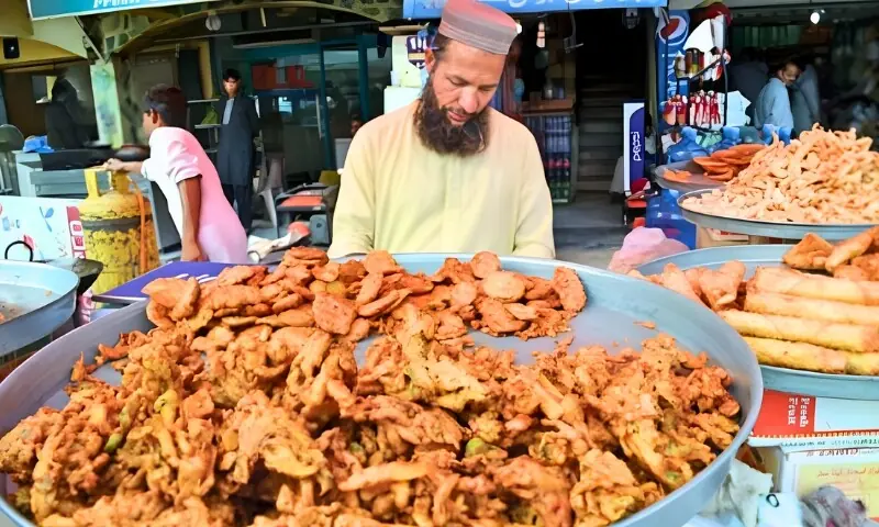 کیا آپ جانتے ہیں کہ افطار میں پکوڑوں کی روایت کب اور کیسے شروع ہوئی؟