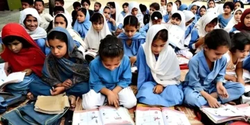 اسکولوں کے اوقات بدل گئے: رمضان میں طلبہ اور اساتذہ کے لیے آسانیاں 6 اسکولوں کے اوقات بدل گئے: رمضان میں طلبہ اور اساتذہ کے لیے آسانیاں