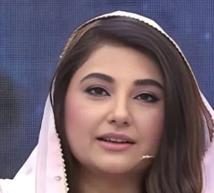 رمضان میں حجاب، ریمپ پر گلیمر؟ جویریہ سعود کے انداز پر سوالات