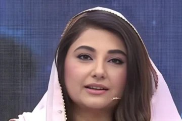 رمضان میں حجاب، ریمپ پر گلیمر؟ جویریہ سعود کے انداز پر سوالات 2 رمضان میں حجاب، ریمپ پر گلیمر؟ جویریہ سعود کے انداز پر سوالات