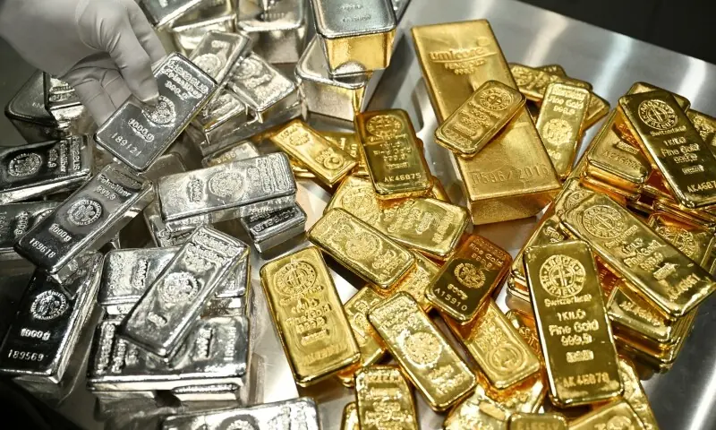 سونے کی قیمت میں زبردست اضافہ، خریدار محتاط ہو گئے 1 سونے کی قیمت میں زبردست اضافہ، خریدار محتاط ہو گئے