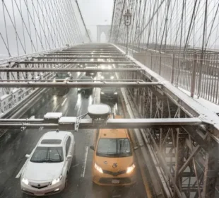 امریکا کی شمال مشرقی ریاستیں شدید برفانی طوفان کی لپیٹ میں؛ 6 ریاستوں میں ایمرجنسی، ہزاروں پروازیں منسوخ