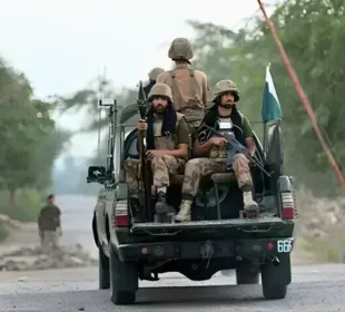 خودکش حملہ آور سمیت پانچ دہشتگرد ہلاک، اسلحہ اور بارودی مواد برآمد